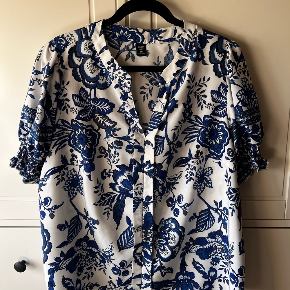 SHEIN White & Blue Floral Button-Front Blouse